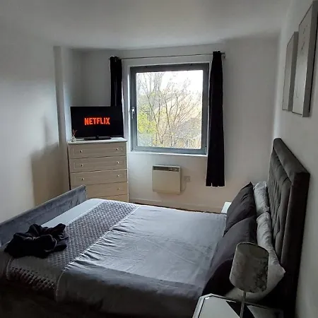 Charming 1Bdr Serviced Condo! 4 Guests Pool N Free Parking